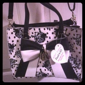 Super cute Betsey Johnson purse black and white